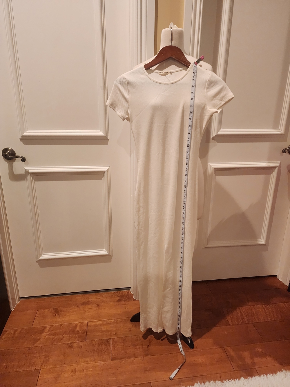 Heart Hips Cream Short-Sleeve Maxi Dress